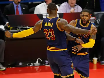 Gran presencia de James e Irving en la victoria de los Cavaliers Gran presencia de James e Irving en la victoria de los Cavaliers