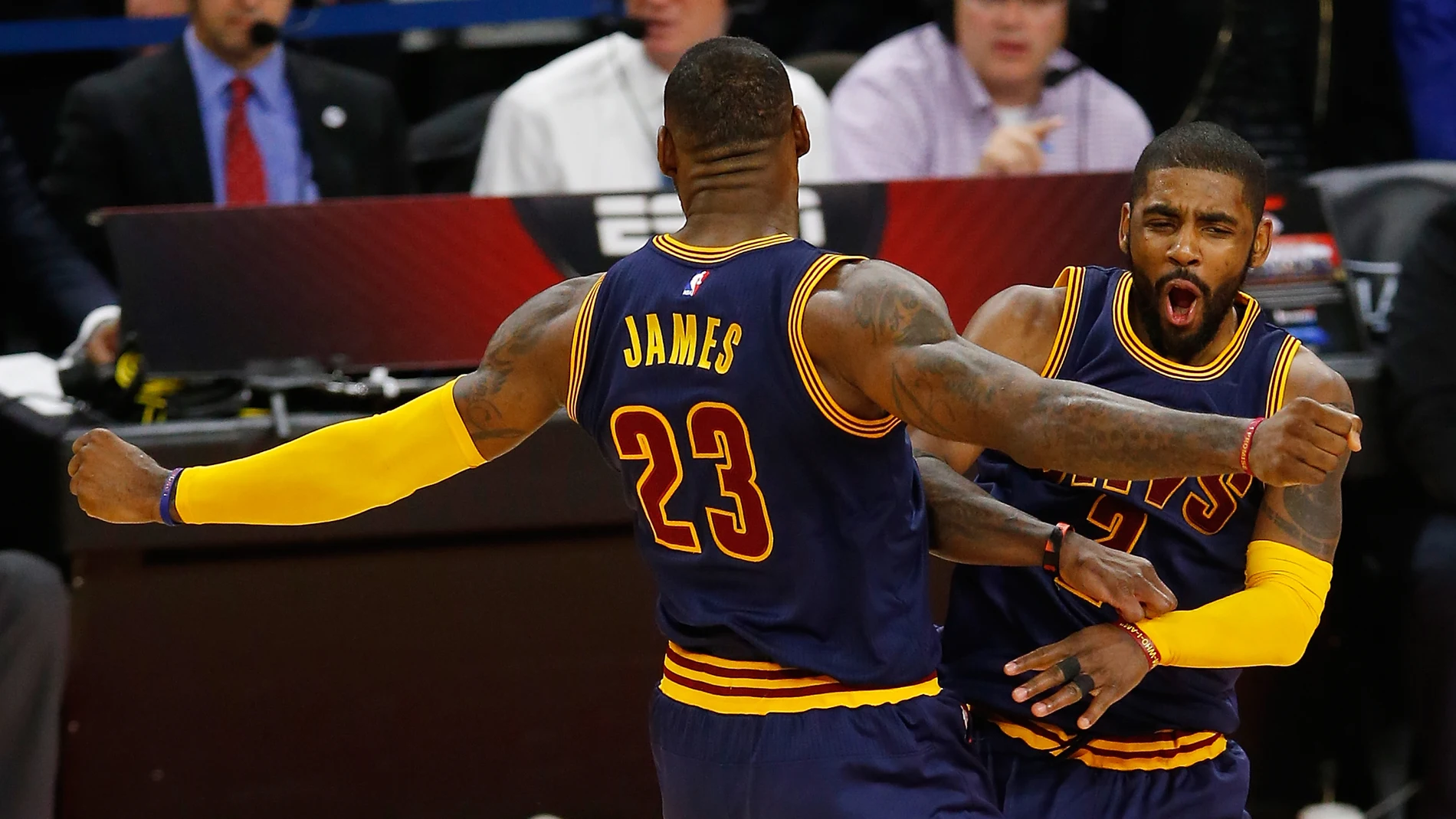 Gran presencia de James e Irving en la victoria de los Cavaliers Gran presencia de James e Irving en la victoria de los Cavaliers