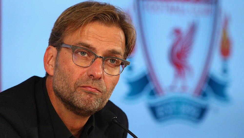 Jurgen Klopp en rueda de prensa con el Liverpool