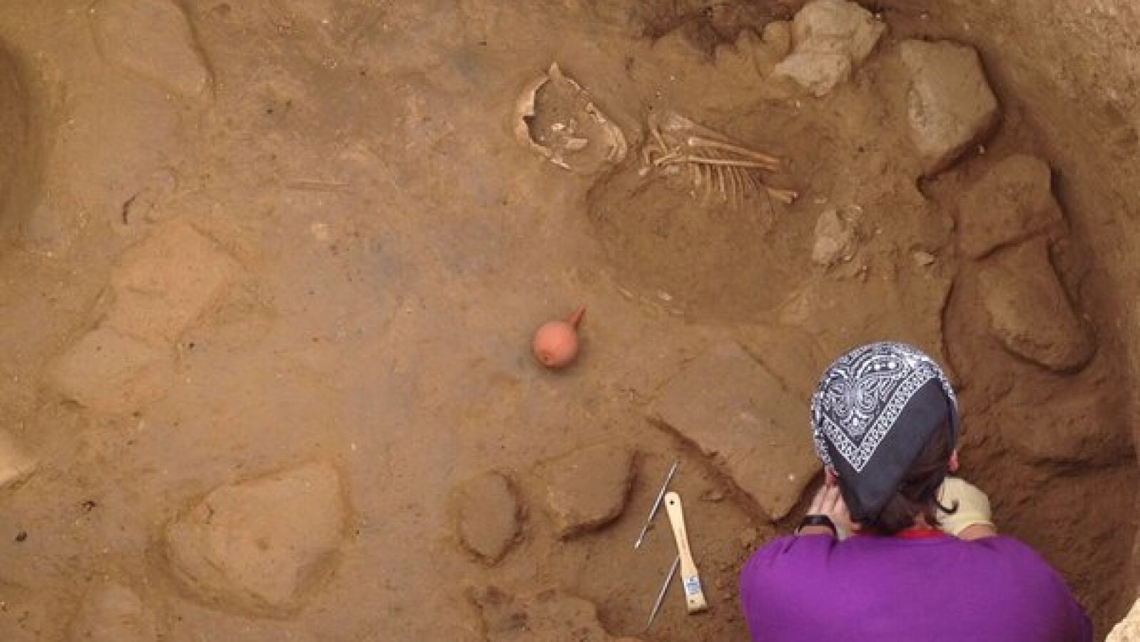 Descubren el esqueleto completo de un niño de 2.700 años de antigüedad 