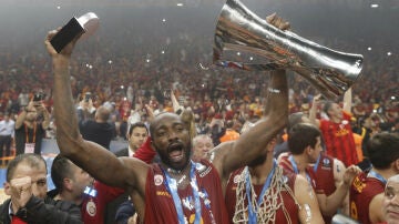 Los jugadores del Galatasaray celebran su triunfo en la Eurocup