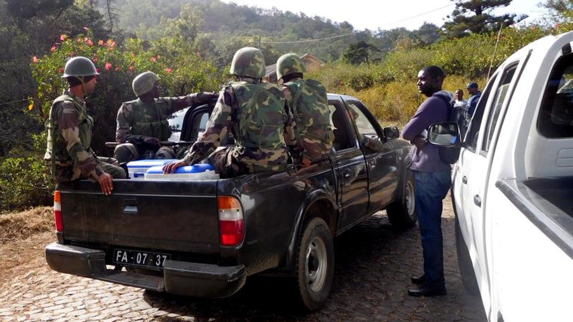 Militares llegan al lugar donde se encontraron los fallecidos