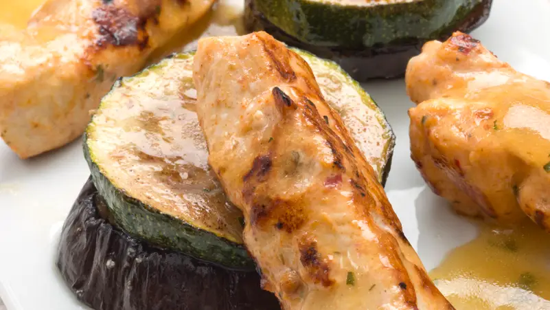 Karlos Argui&ntilde;ano en tu cocina: Mini pinchos de pollo con verduras gratinadas - (28-04-16)