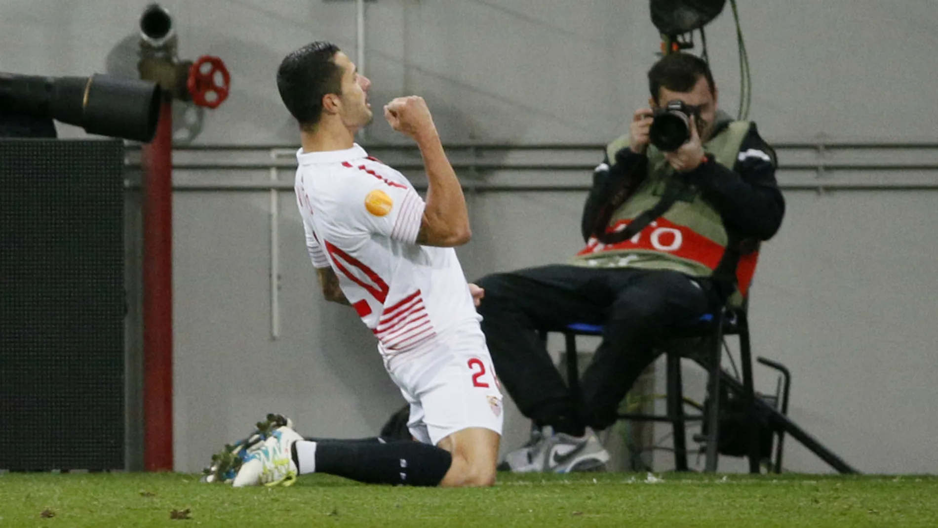Vítolo celebra su gol ante el Shaktar Donest Vítolo celebra su gol ante el Shaktar Donest