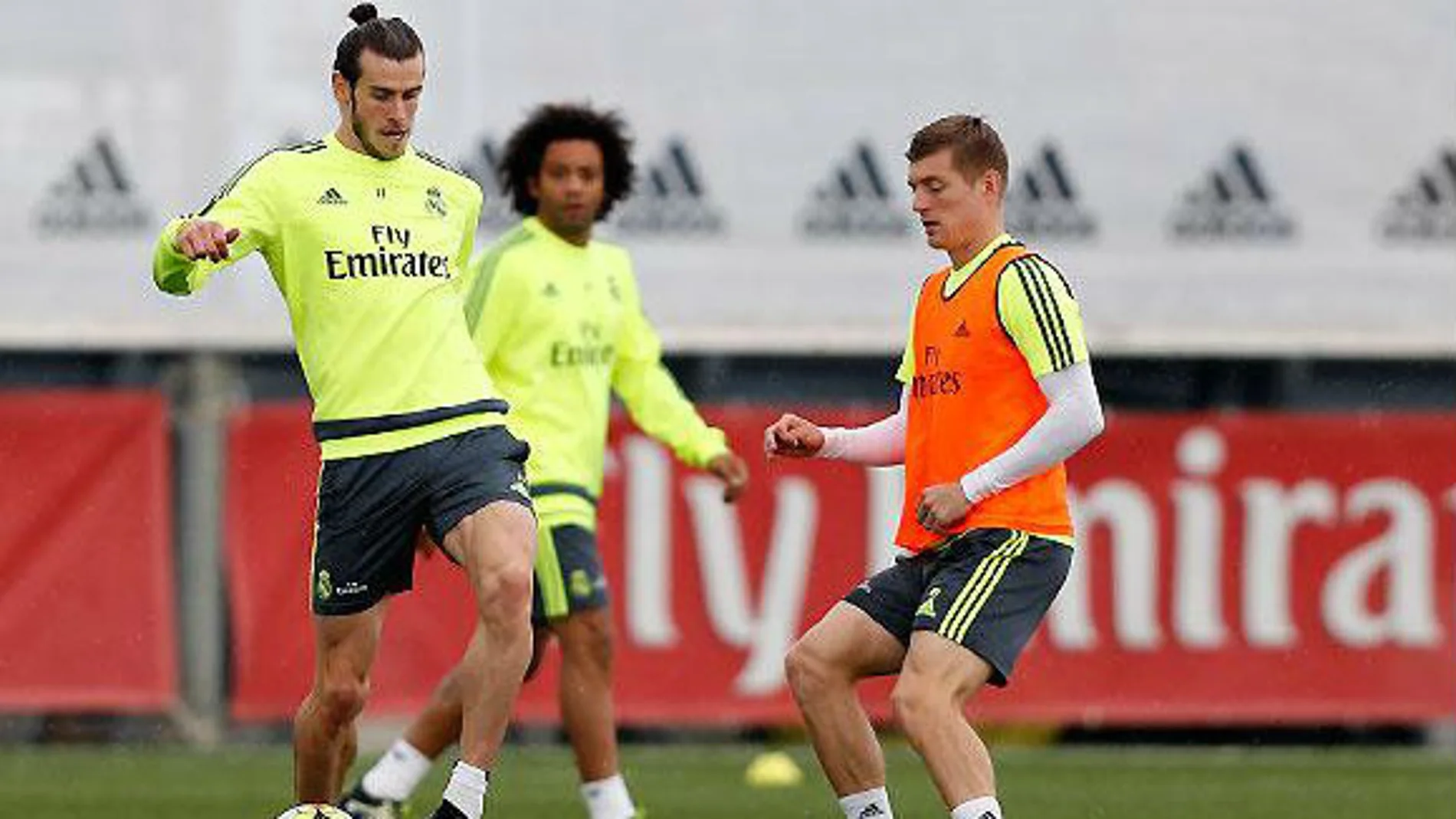 Bale, Kroos y Marcelo, en el entrenamiento en Valdebebas Bale, Kroos y Marcelo, en el entrenamiento en Valdebebas