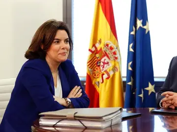 Sáenz de Santamaría junto a Junqueras Sáenz de Santamaría junto a Junqueras