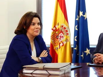 Sáenz de Santamaría junto a Junqueras Sáenz de Santamaría junto a Junqueras