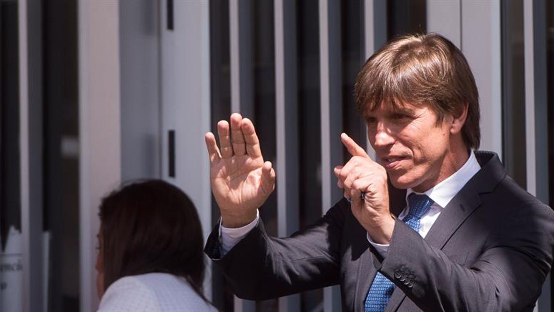 El torero Manuel Díaz " El Cordobés", en la puerta de la Audiencia Provincial de Córdoba
