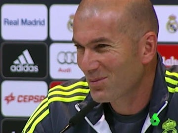 Zidane, sonriente durante la rueda de prensa