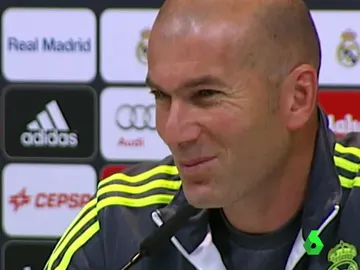 Zidane, sonriente durante la rueda de prensa Zidane, sonriente durante la rueda de prensa