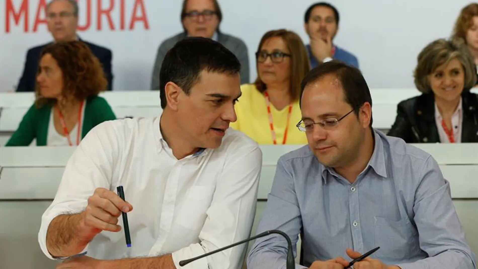 Pedro Sánchez y César Luena Pedro Sánchez y César Luena