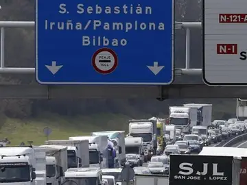 Atascos en las principales vías de acceso a las grandes ciudades Atascos en las principales vías de acceso a las grandes ciudades