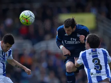 Gareth Bale cabecea el balón que se convertiría en el 0-1 contra la Real Sociedad Gareth Bale cabecea el balón que se convertiría en el 0-1 contra la Real Sociedad