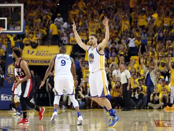 Klay Thompson celebra un triple con los Warriors Klay Thompson celebra un triple con los Warriors