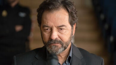 Luis, el embajador, testifica ante la policía española