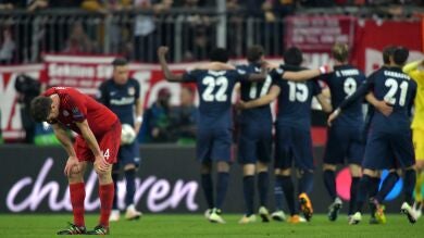 Los jugadores del Atlético saltaron y cantaron con sus aficionados en el Allianz Arena