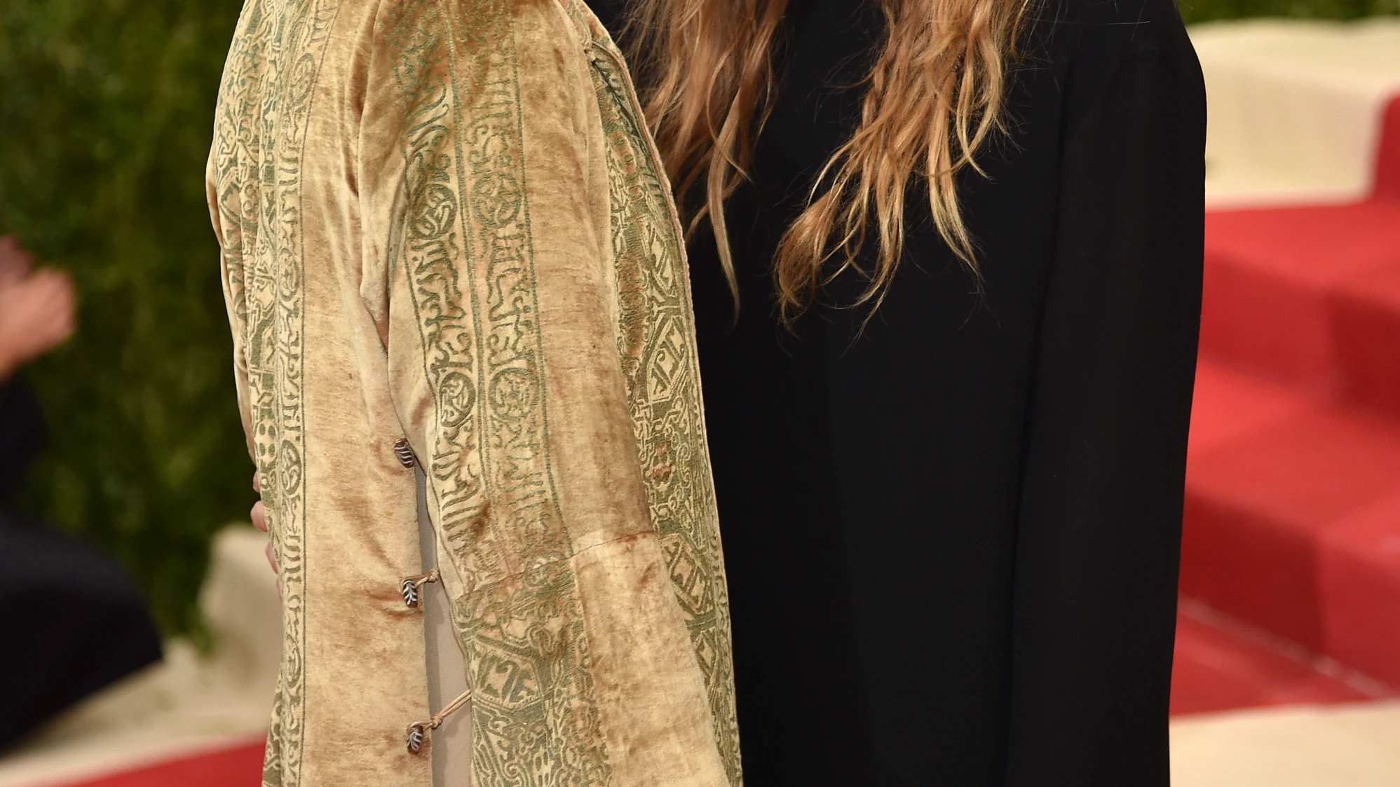 Las gemelas Olsen tampoco quisieron perderse la gala, a la que se presentaron con unas chaquestas muy anchas que aún remarcaba más su extrema delgadez