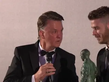 Van Gaal bromea con De Gea Van Gaal bromea con De Gea