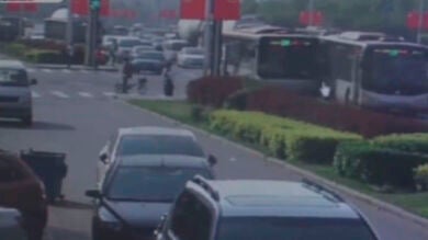 Detenidos dos conductores por colisionar deliberadamente sus autobuses en China
