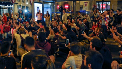 Centenares de aficionados celebran en Neptuno el pase a la final
