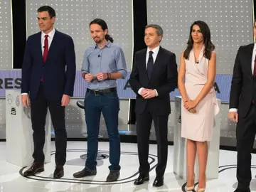 Posado de los participantes en '7d, El Debate Decisivo' con los moderadores Posado de los participantes en '7d, El Debate Decisivo' con los moderadores