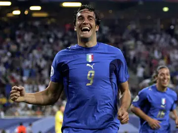 Luca Toni celebra un gol en el Mundial de 2006 Luca Toni celebra un gol en el Mundial de 2006