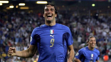 Luca Toni celebra un gol en el Mundial de 2006
