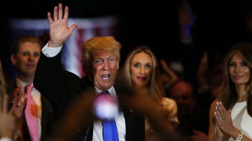 Donald Trump celebrando su victoria en Indiana