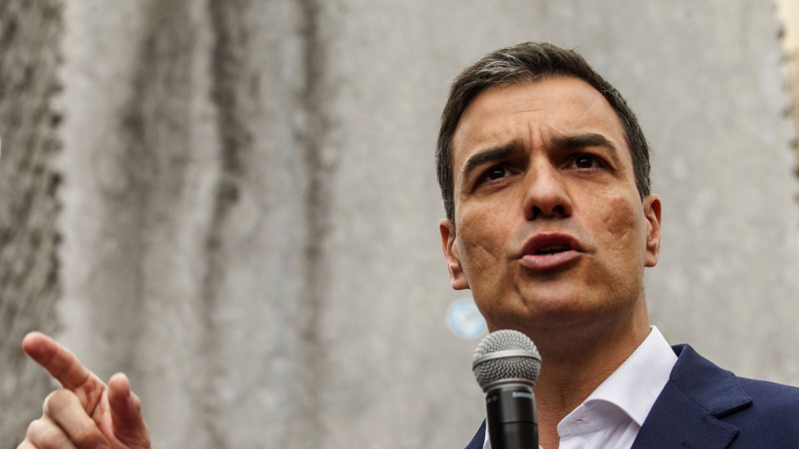 Los socialistas de Valencia y Aragón desafían a Pedro Sánchez y negociarán con Podemos