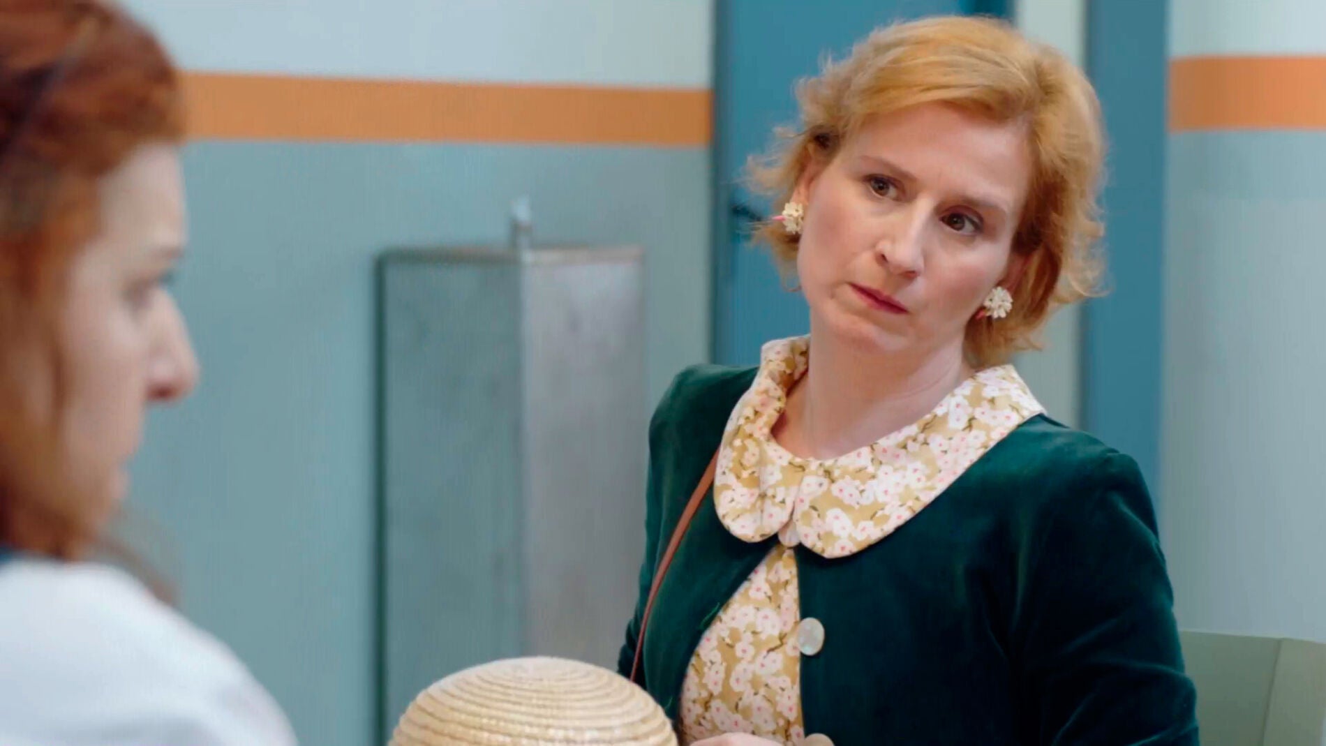 Dolores desenmascara a una presa al hacerse pasar por madre de Carmen