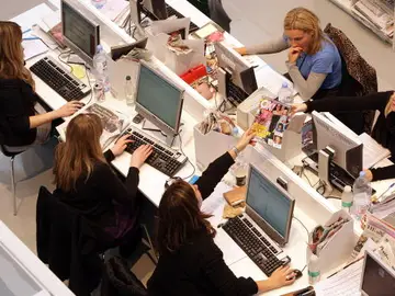 Mujeres trabajando Mujeres trabajando