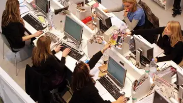 Mujeres trabajando Mujeres trabajando