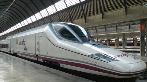 Un AVE de Renfe. Un AVE de Renfe en la estación de Atocha