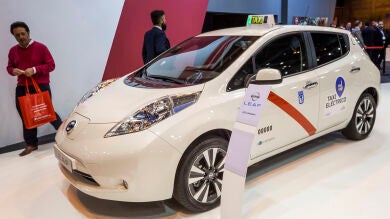 Presentan en el salón del automóvil una flota de 100 taxis eléctricos que circularán por las calles de Madrid