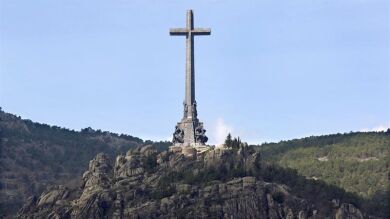 El Congreso aprueba, con la abstención de PP y ERC, exhumar los restos de Franco del Valle de los Caídos