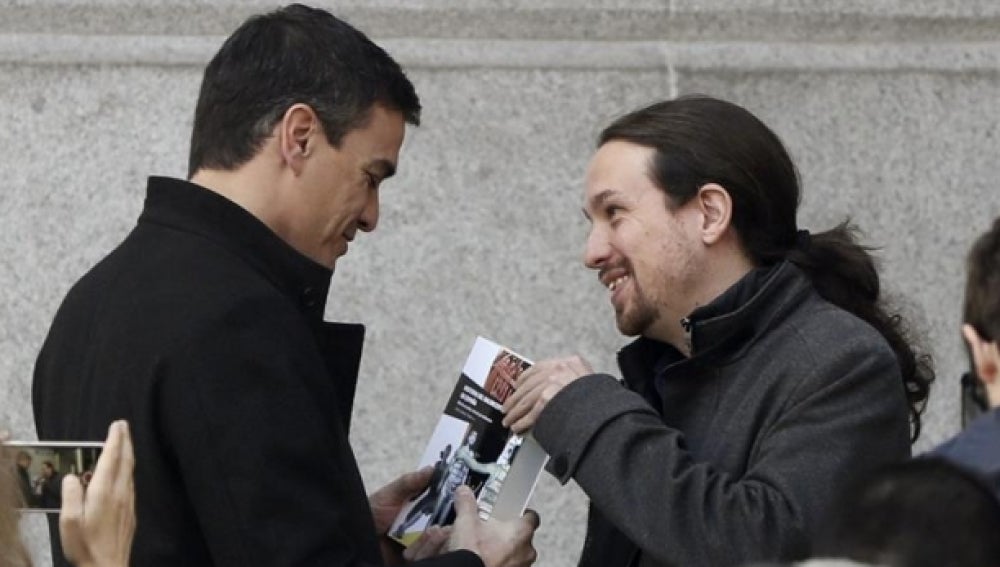 Pedro Sánchez y Pablo Iglesias antes de una de sus reuniones