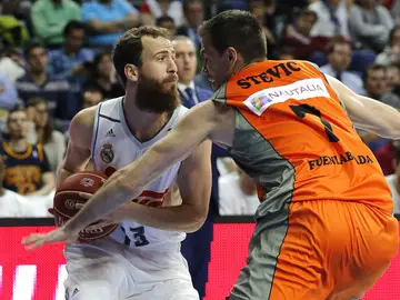 El Chacho Rodríguez, ante Oliver Stevic del Fuenlabrada El Chacho Rodríguez, ante Oliver Stevic del Fuenlabrada
