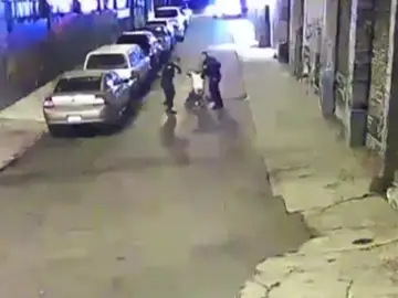 Frame 9.774882 de: EE.UU.: dos policías acusados de brutalidad al detener a un sospechoso Frame 9.774882 de: EE.UU.: dos policías acusados de brutalidad al detener a un sospechoso