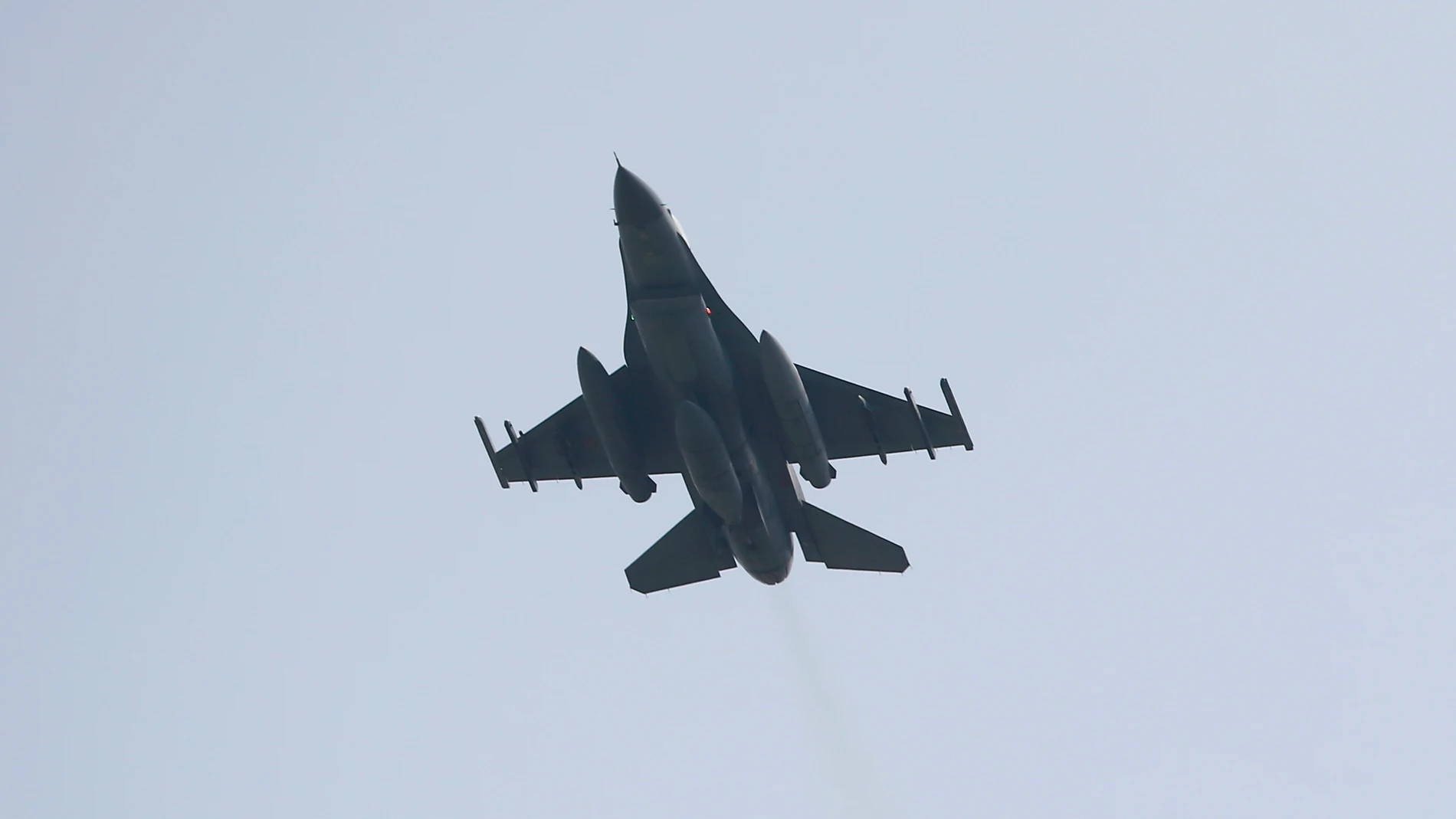 Un caza F16 Un caza F16