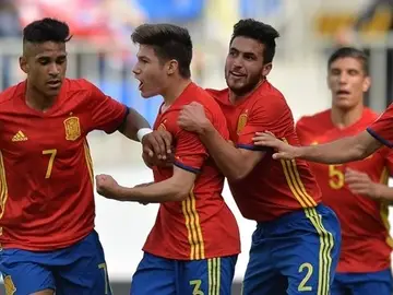 Los jugadores de España sub-17 celebran el gol Los jugadores de España sub-17 celebran el gol