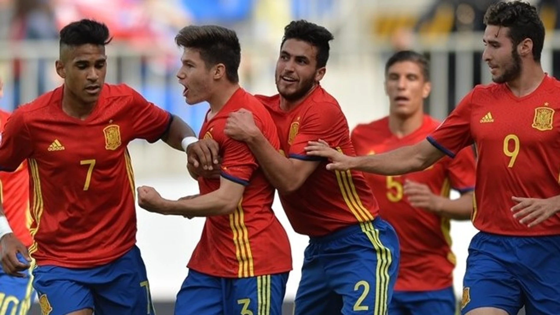 Los jugadores de España sub-17 celebran el gol Los jugadores de España sub-17 celebran el gol