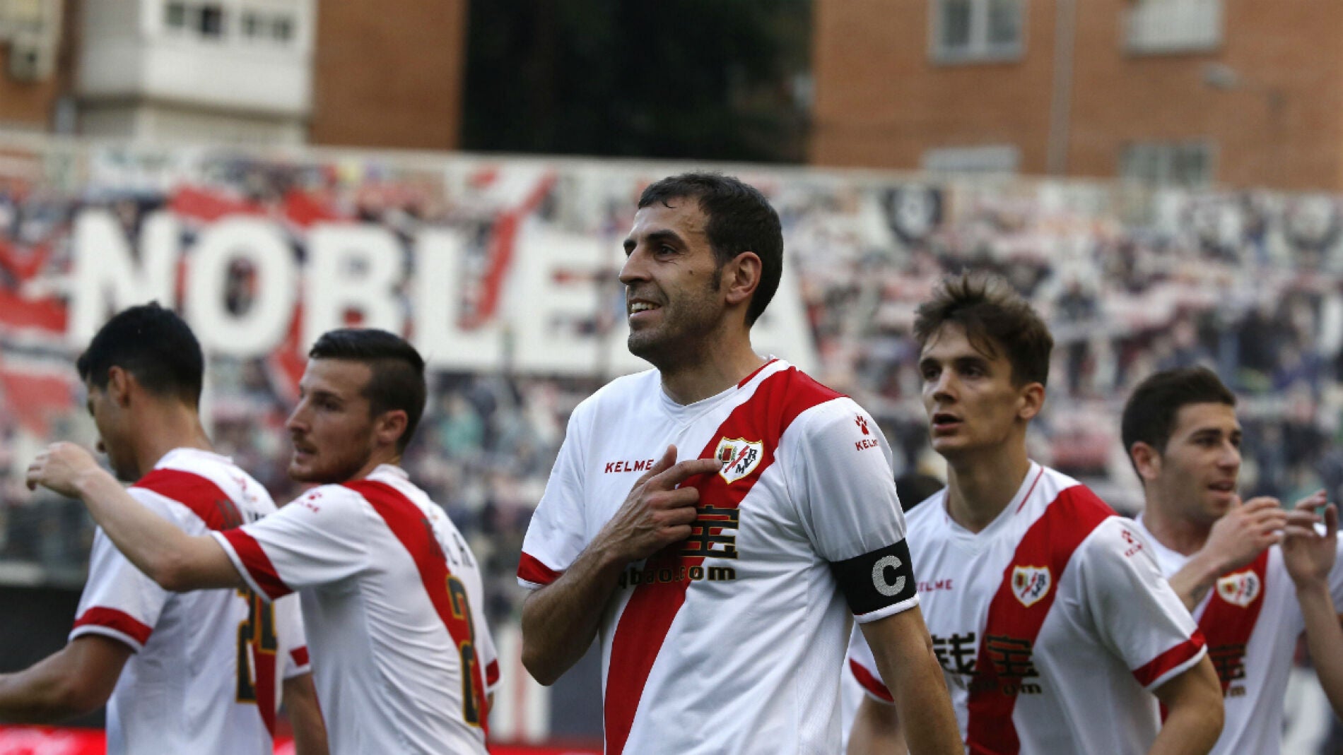 Trashorras se se&ntilde;ala el escudo del Rayo