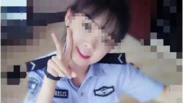 La policía se hace un selfie con uniforme