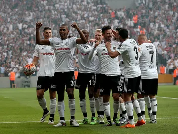 El Besiktas celebra el título liguero El Besiktas celebra el título liguero