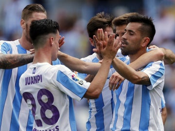 El Málaga celebra un gol de Charles