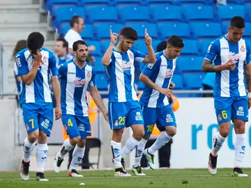 El Espanyol festeja la victoria El Espanyol festeja la victoria