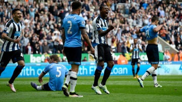 El Newcastle celebra un gol contra el Tottenham