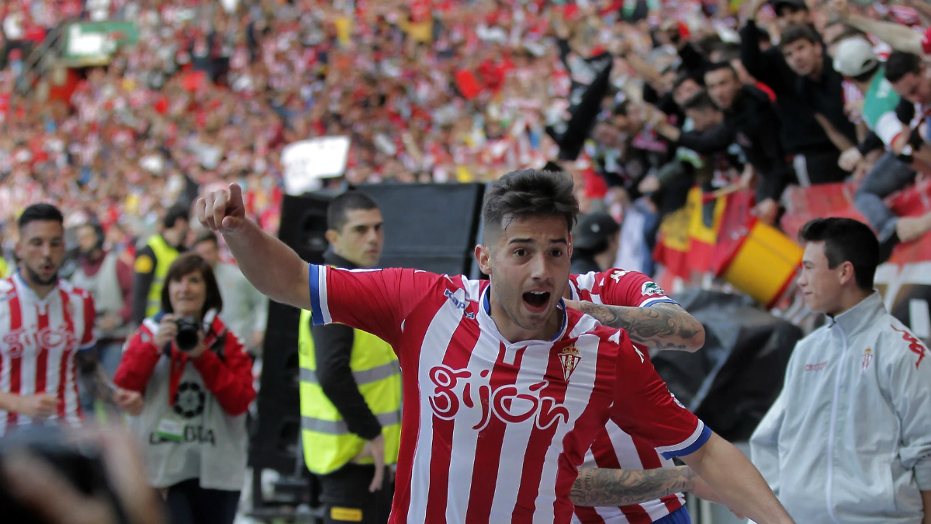 Jony celebra un gol con el Sporting Jony celebra un gol con el Sporting
