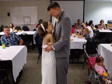 Boda en un hospital después de que a ella le detectasen cáncer de estómago Boda en un hospital después de que a ella le detectasen cáncer de estómago