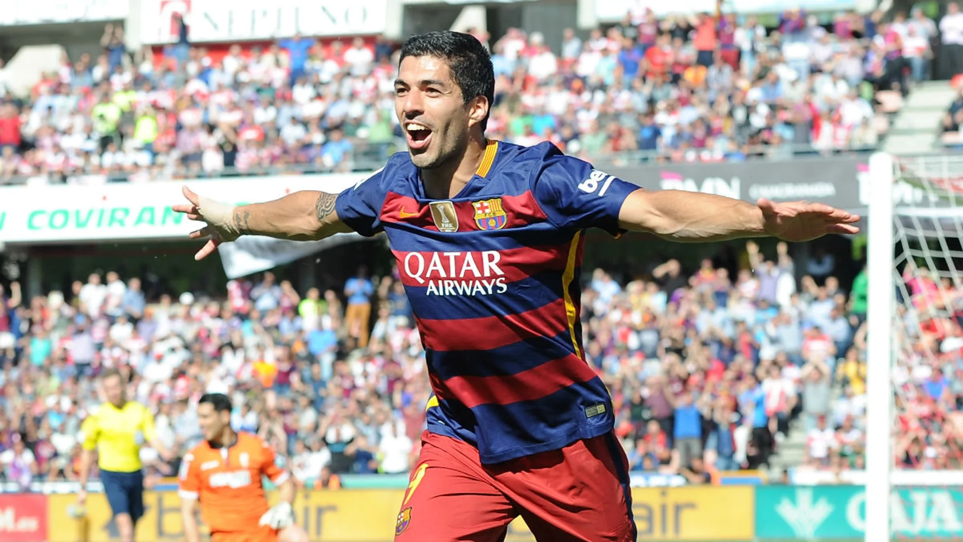 Luis Suárez celebra un gol ante el Granada Luis Suárez celebra un gol ante el Granada